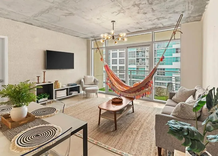 Urban Retreat - Location Pool Gym & Parking