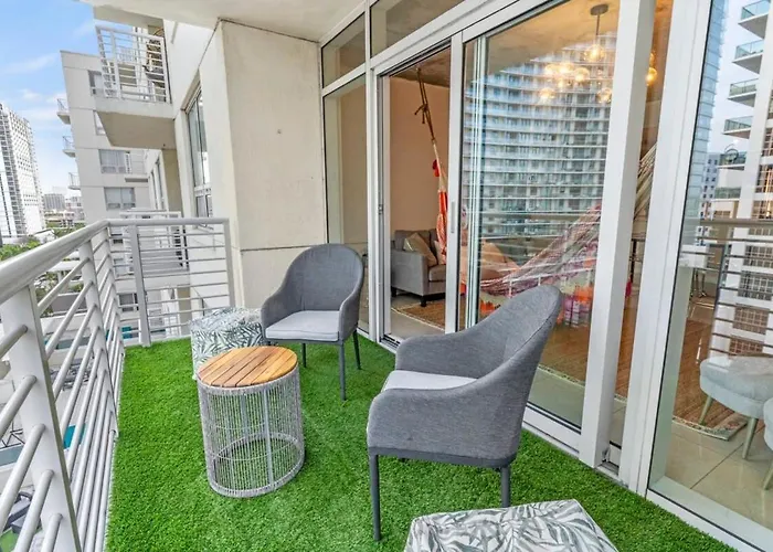 Urban Retreat - Location Pool Gym & Parking